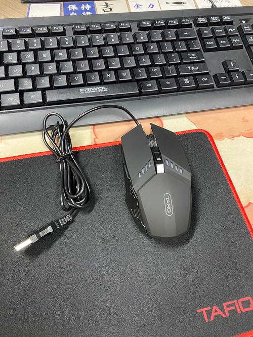 鼠标线缆和供电细节