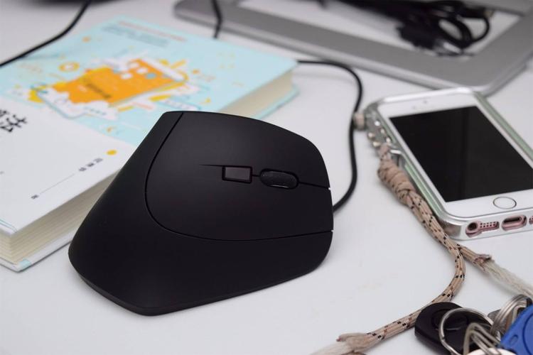 鼠标USB供电与线缆细节