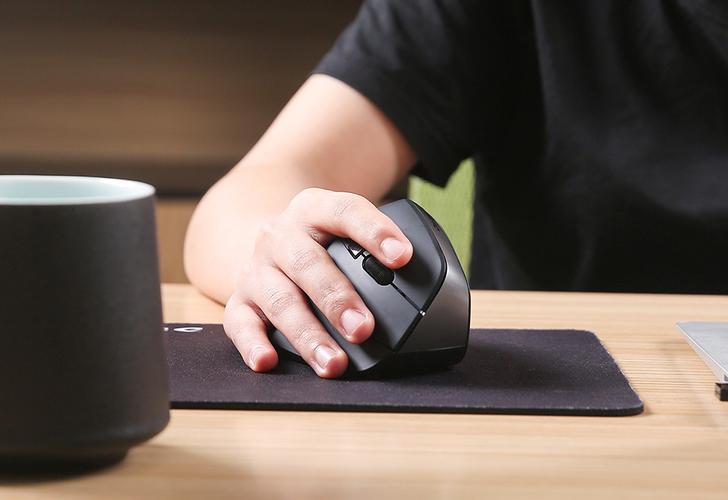 办公桌面鼠标整体展示