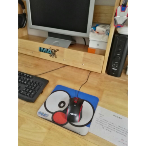 有线游戏鼠标桌面搭配