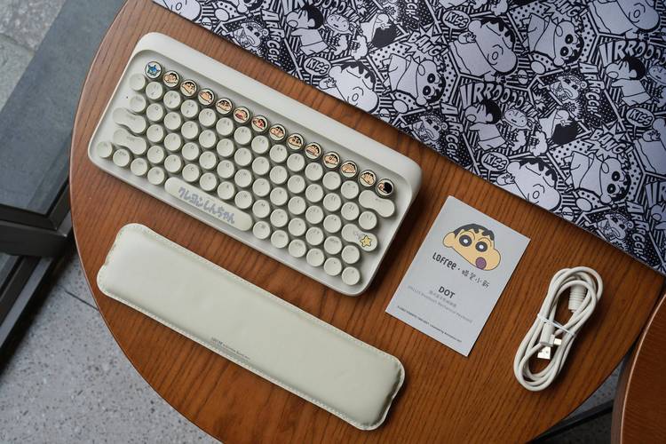 Lofree oe904 蜡笔小新：IP联名无线鼠标的萌趣办公新选择