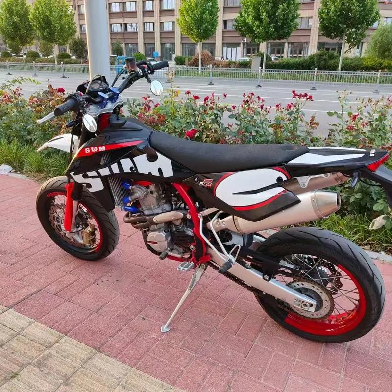 Wireless mouse working on desk