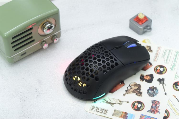 桌面无线游戏鼠标性能特写