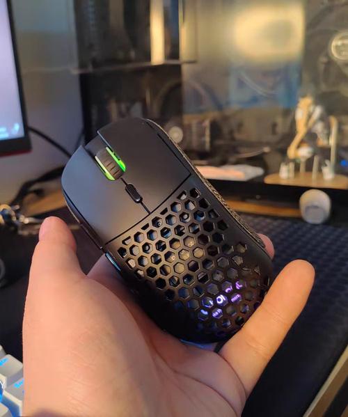 无线鼠标电池与充电场景