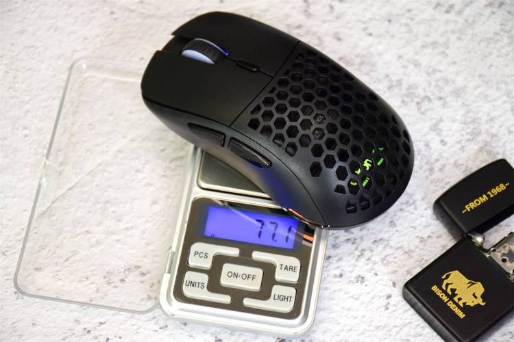 黑色游戏鼠标RGB灯光细节