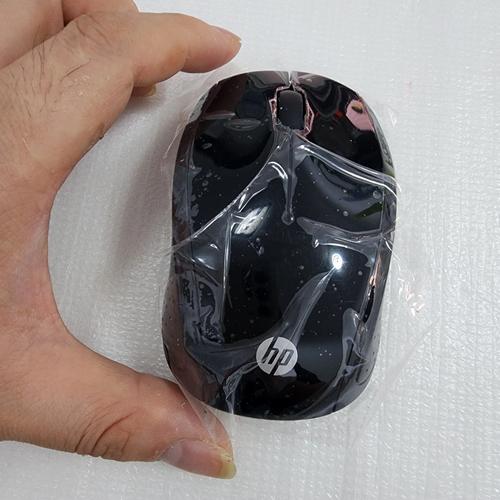 黑色无线鼠标握持视角