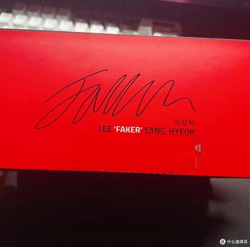 Gamer using high performance esports mouse