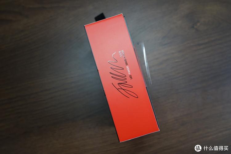 Esports player choosing high-end mouse