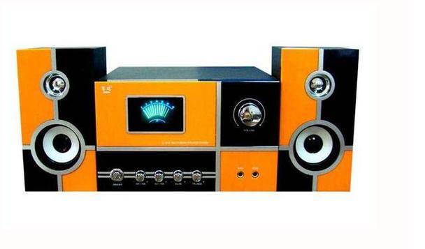 桌面电脑音箱简约设计特写