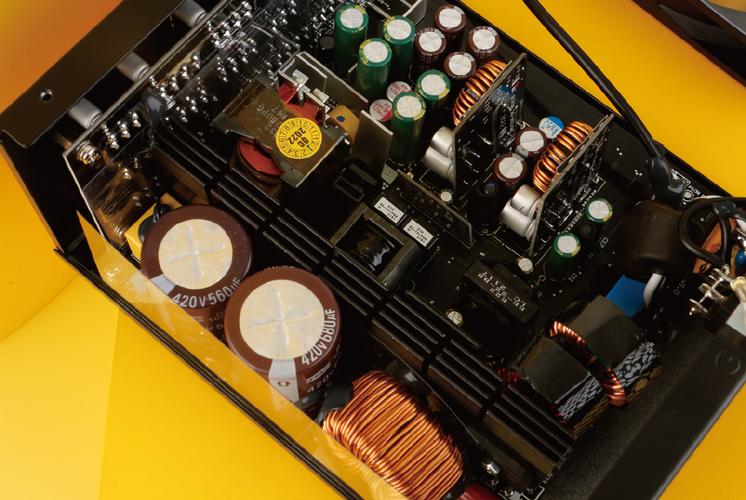 电源线材和接口细节