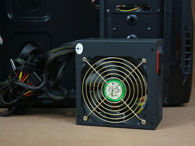 电源内部电路板与电容规格细节