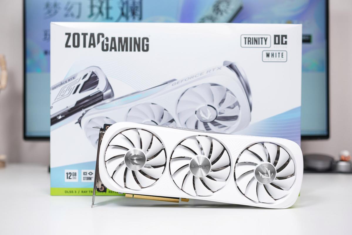 价格标签与电脑硬件放在一起