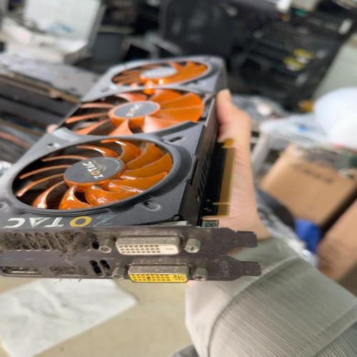 显卡PCB板与芯片特写