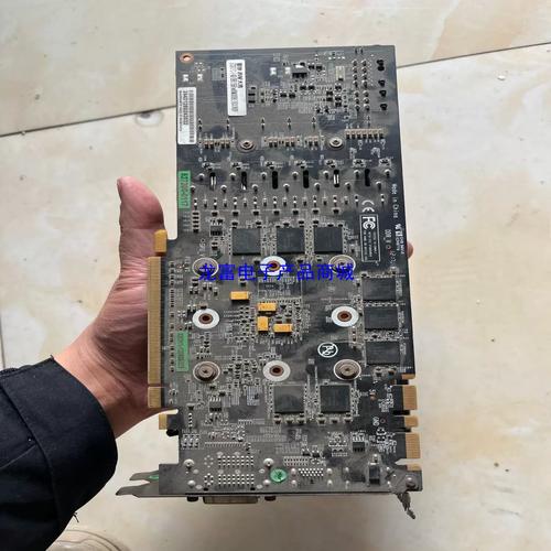 显卡规格对比示意图
