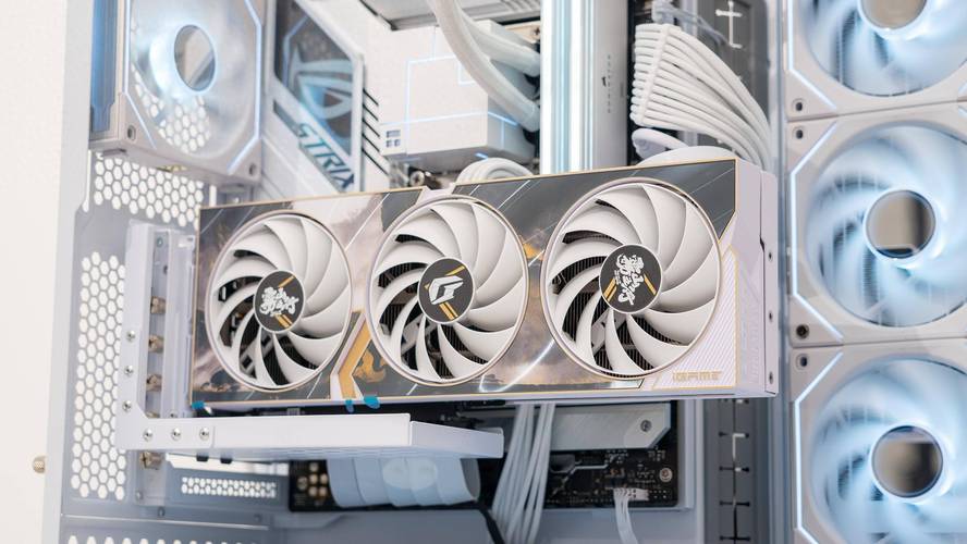 七彩虹 iGame GeForce RTX 4060 Ti 雾山五行定制版 8GB 深度评测：中端甜品卡的颜值与实力之选