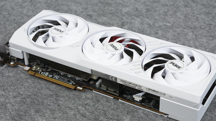 蓝宝石RX 7800 XT 16G D6 极地版 OC：甜品级4K潜力股，性价比之王再升级