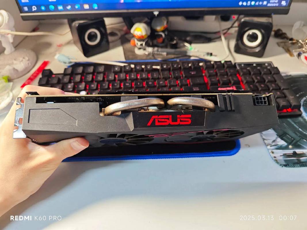 显卡PCB与元件细节