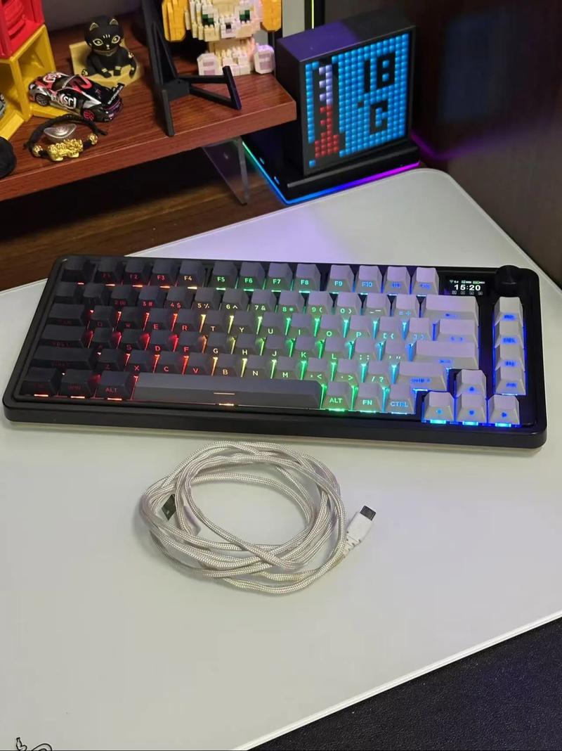 RGB背光键盘侧面视图