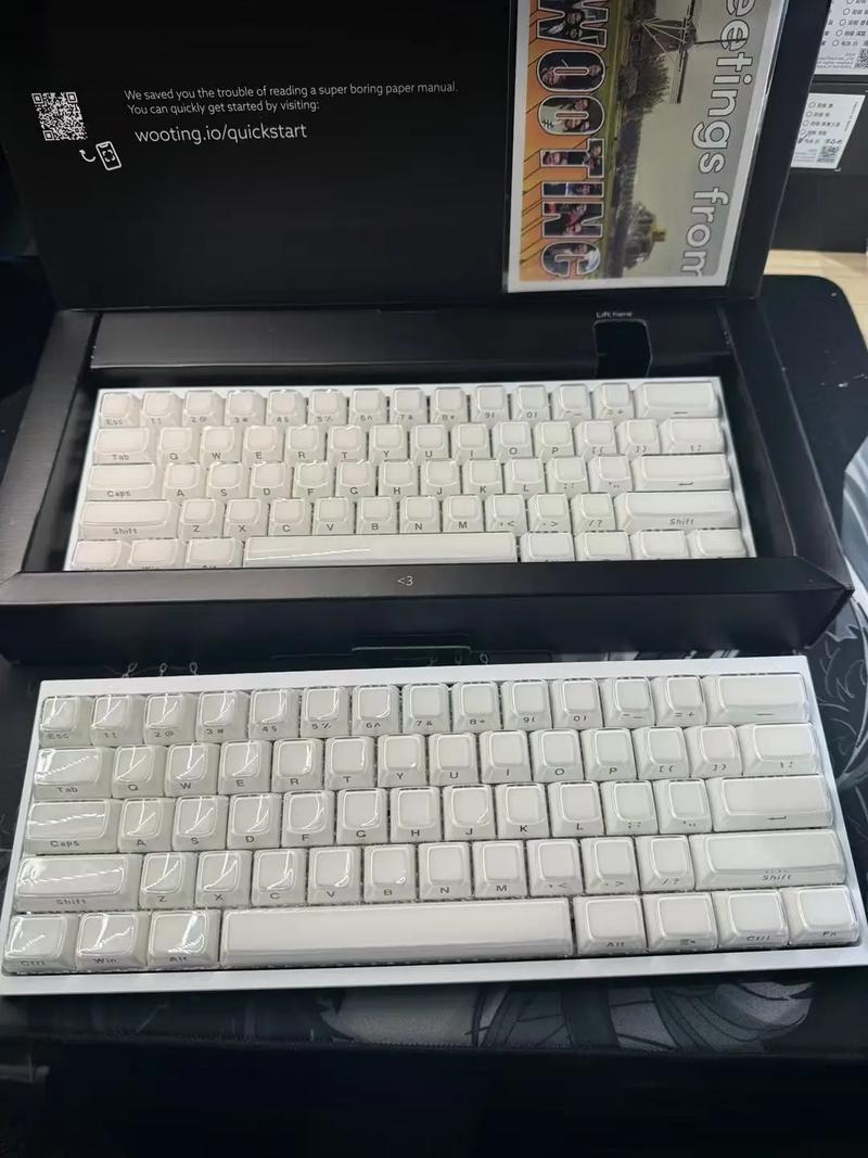 Wireless keyboard battery and charging setup