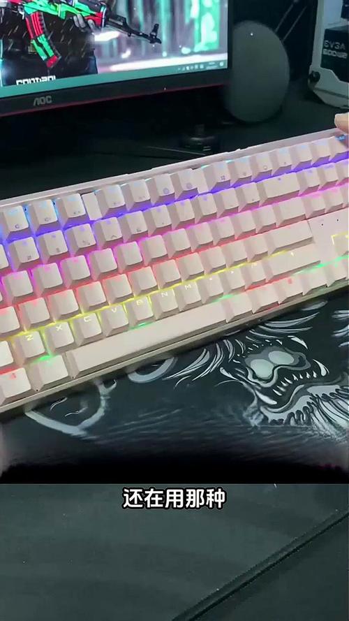 机械键盘打字与RGB灯光效果