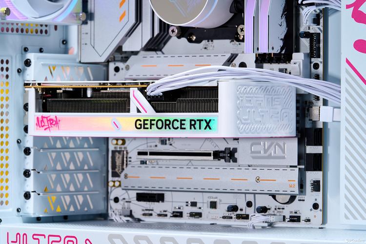 游戏玩家使用高性能电脑场景