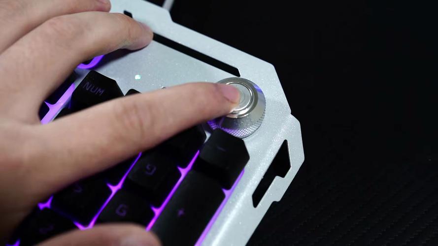 前行者GX810 黑色蓝光旋钮机械键盘深度评测：89元入门级有线之选