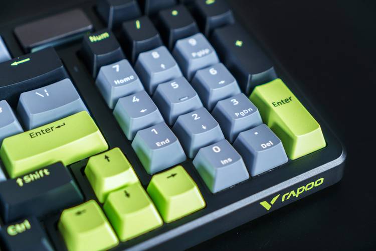 雷柏V700DIY-98客制化多模无线机械键盘深度评测：轻快手感与长续航的完美平衡