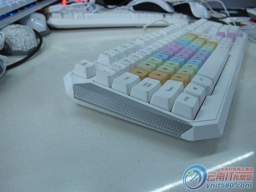 彩色键帽背光效果特写