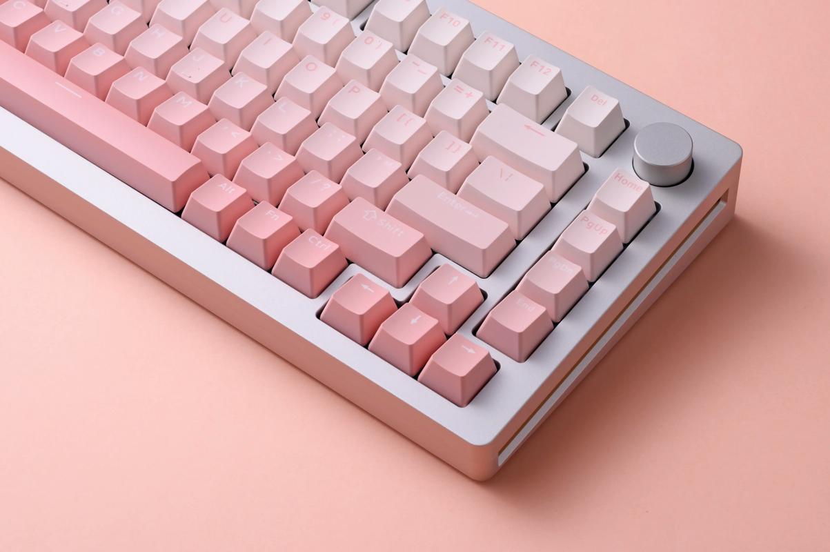 魔极客M1W三模机械键盘粉黛轴深度评测：颜值与沉稳手感并存的客制化之选