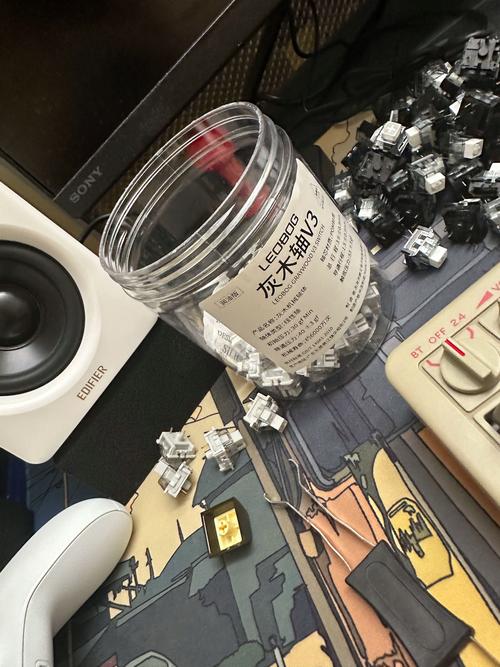 RGB mechanical keyboard with colorful backlighting specs view