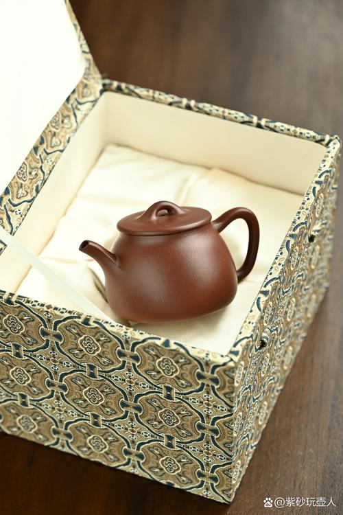 机械键盘RGB功耗散热