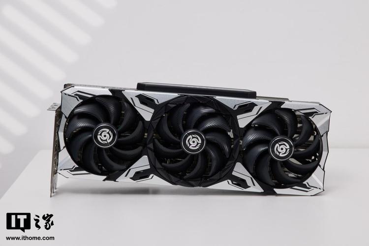 索泰RTX 4080天启 vs 蓝宝石RX 590 GME 深度对比：旗舰与经典的跨代对决