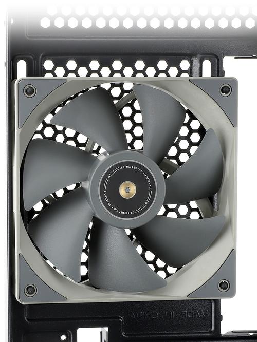 PC机箱内风扇安装设计