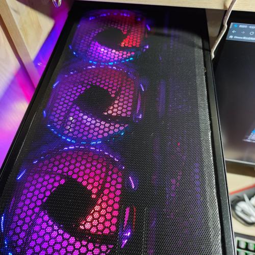 RGB风扇在机箱中的性能表现