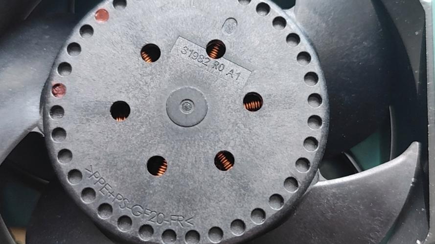 Small fan power and heat dissipation close-up