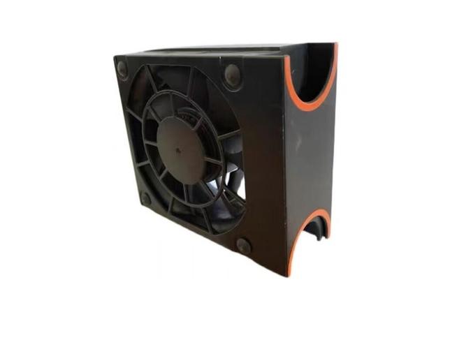 电脑硬件散热模块安装场景