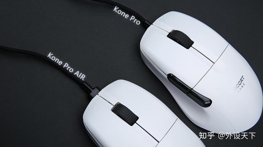 黑色机箱风扇特写