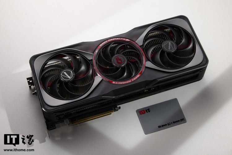 七彩虹iGame RTX 5070 Ti vs EVGA GT730 深度对比：从发烧旗舰到入门亮机卡的跨越