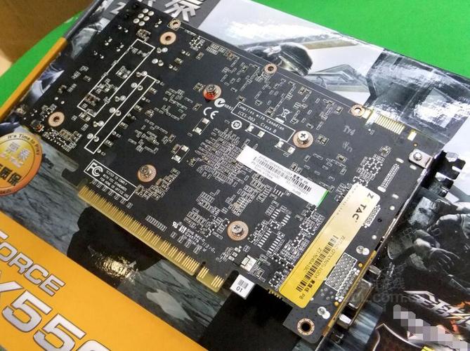 索泰 GTX 550 Ti 雷霆版 PB 显卡外观正面视图