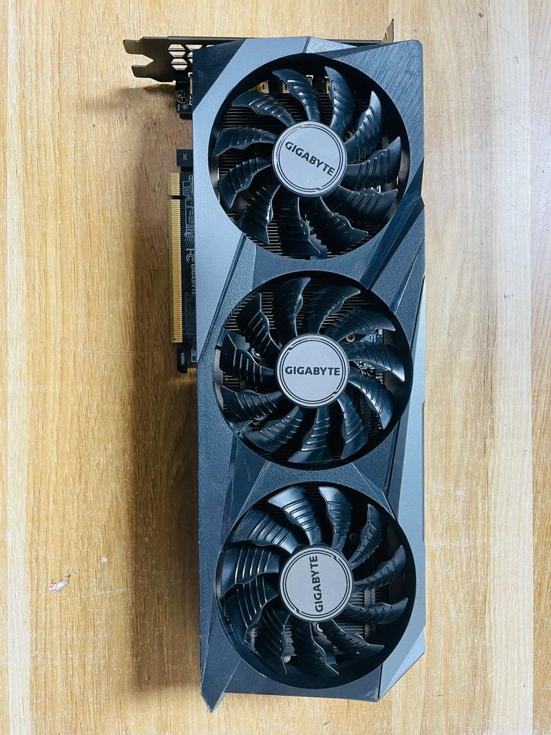 玩家选择高端显卡场景