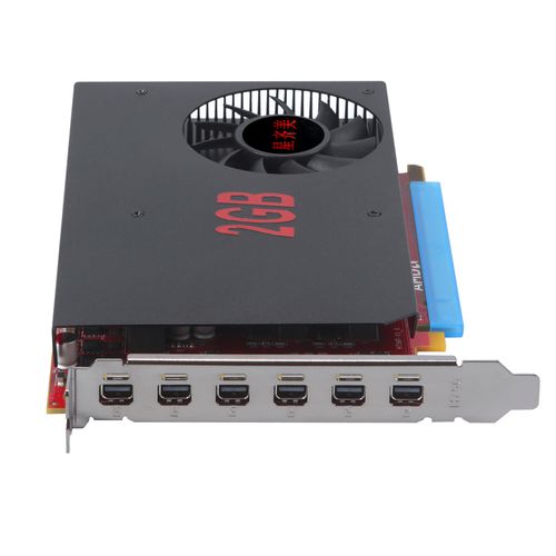 游戏玩家正在使用高性能电脑