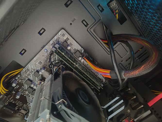 电脑硬件购买决策场景