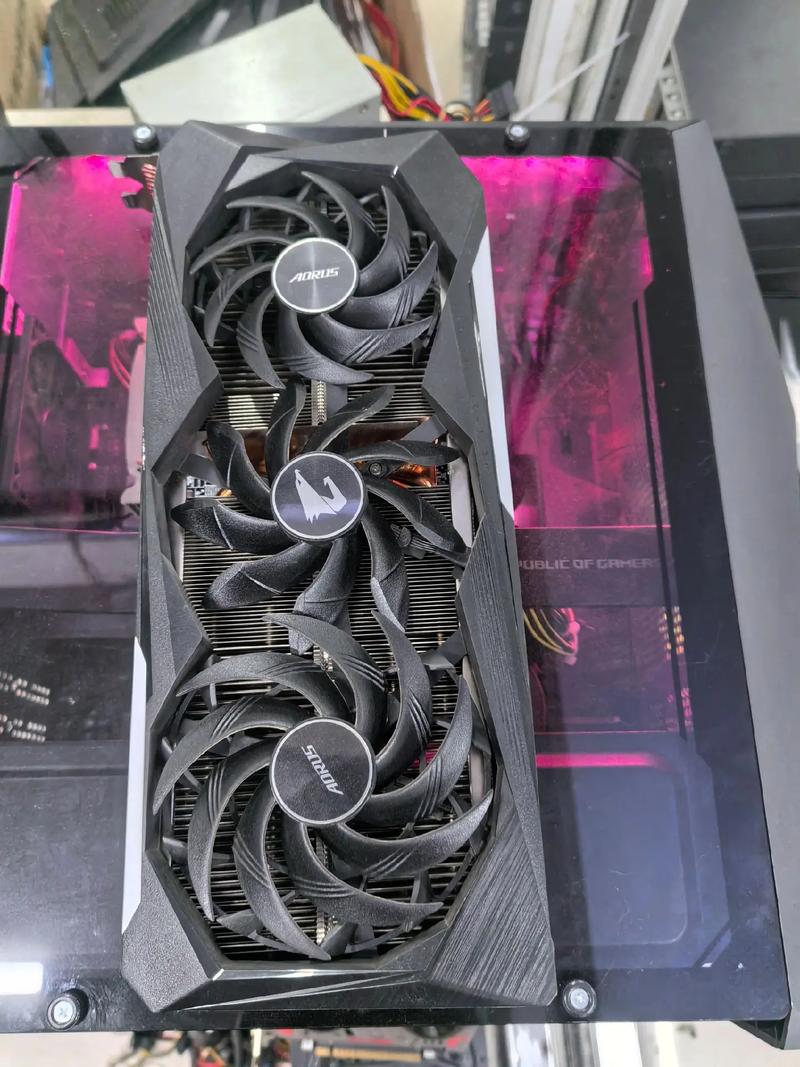 技嘉RTX 3070 Ti vs 镭风HD6790 深度对比：跨越十年的显卡对决