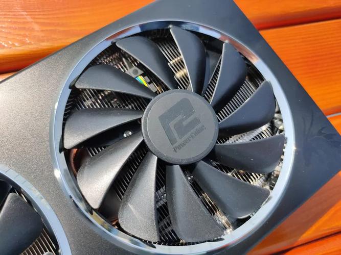 撼讯RX 590红龙 vs 镭风RX 560D悍甲蜥 深度对比