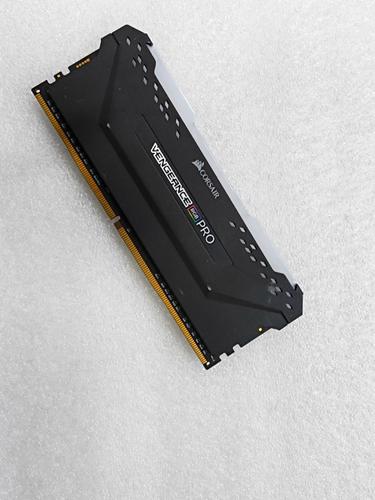 RGB灯效PC主机内部