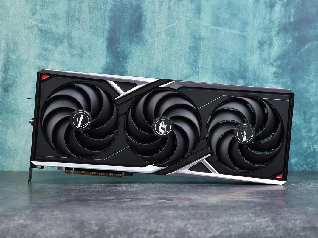 劲鲨RX580 vs 七彩虹RTX 5090 D Vulcan OC 32GB 深度对比