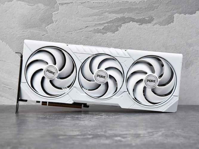 蓝宝石RX 7650 GRE 8G vs 蓝宝石PULSE RX 9070 XT 16G 深度对比