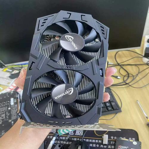 七彩虹RTX 4080 SUPER龙年限定 vs 卡诺基RX580 8G 深度对比