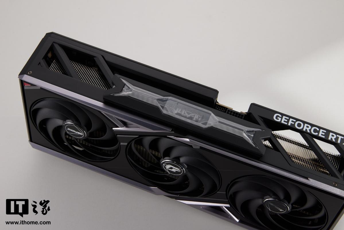 微星RTX 2060 DUKE 6G vs 七彩虹RTX 5090 D Vulcan OC 32GB 深度对比