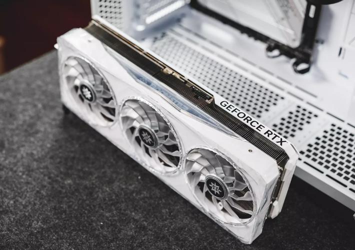 开放式 PC 机箱内部硬件性能